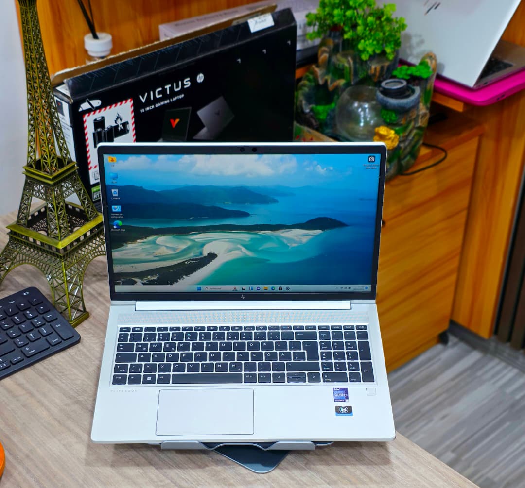 HP EliteBook 650 G9 core i5 vPRO slim et bien clean. Pc ultra performant