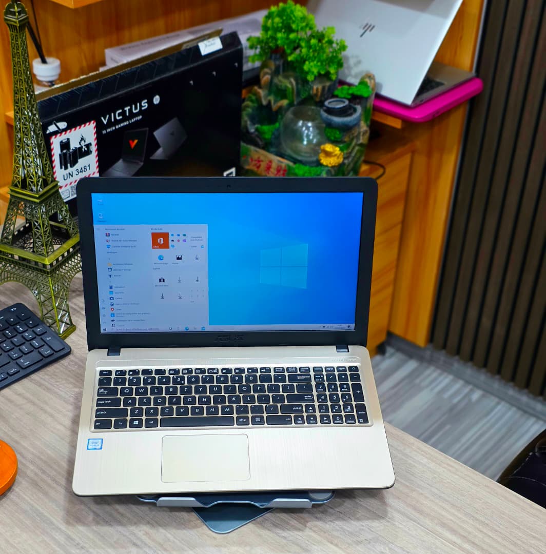 Asus VivoBook core i3 slim et bien clean,  Pc bien rapide et bien performant