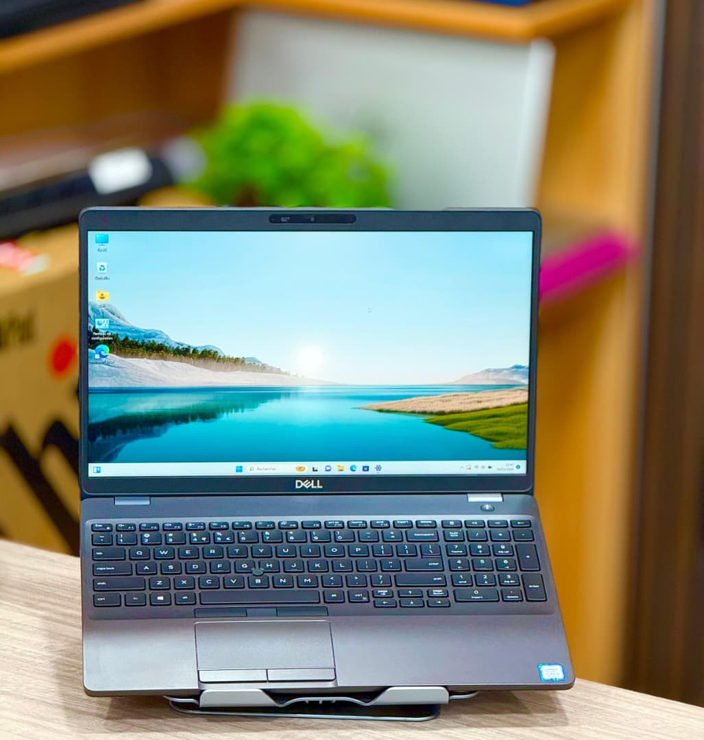 DELL LATITUDE 5500 core i5 slim et très clean, Pc Ultra-rapide, résistant