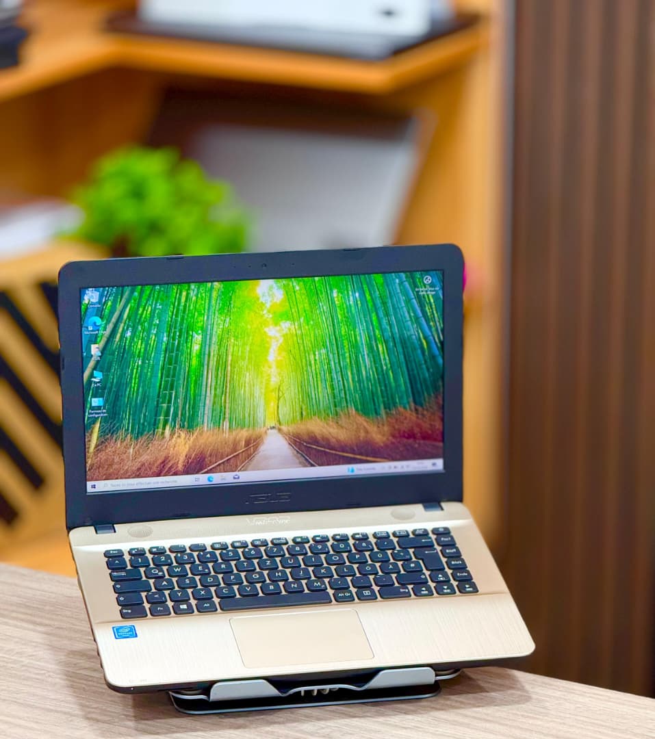 ASUS R414S Notebook quadcore slim et très clean, Pc bien rapide et bien performant