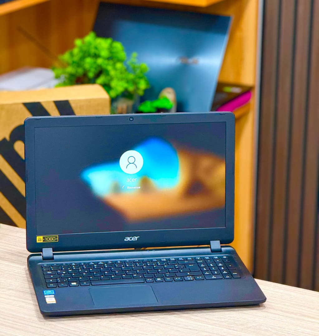 Acer Aspire ES1-533 quadcore slim et très clean, Pc bien rapide