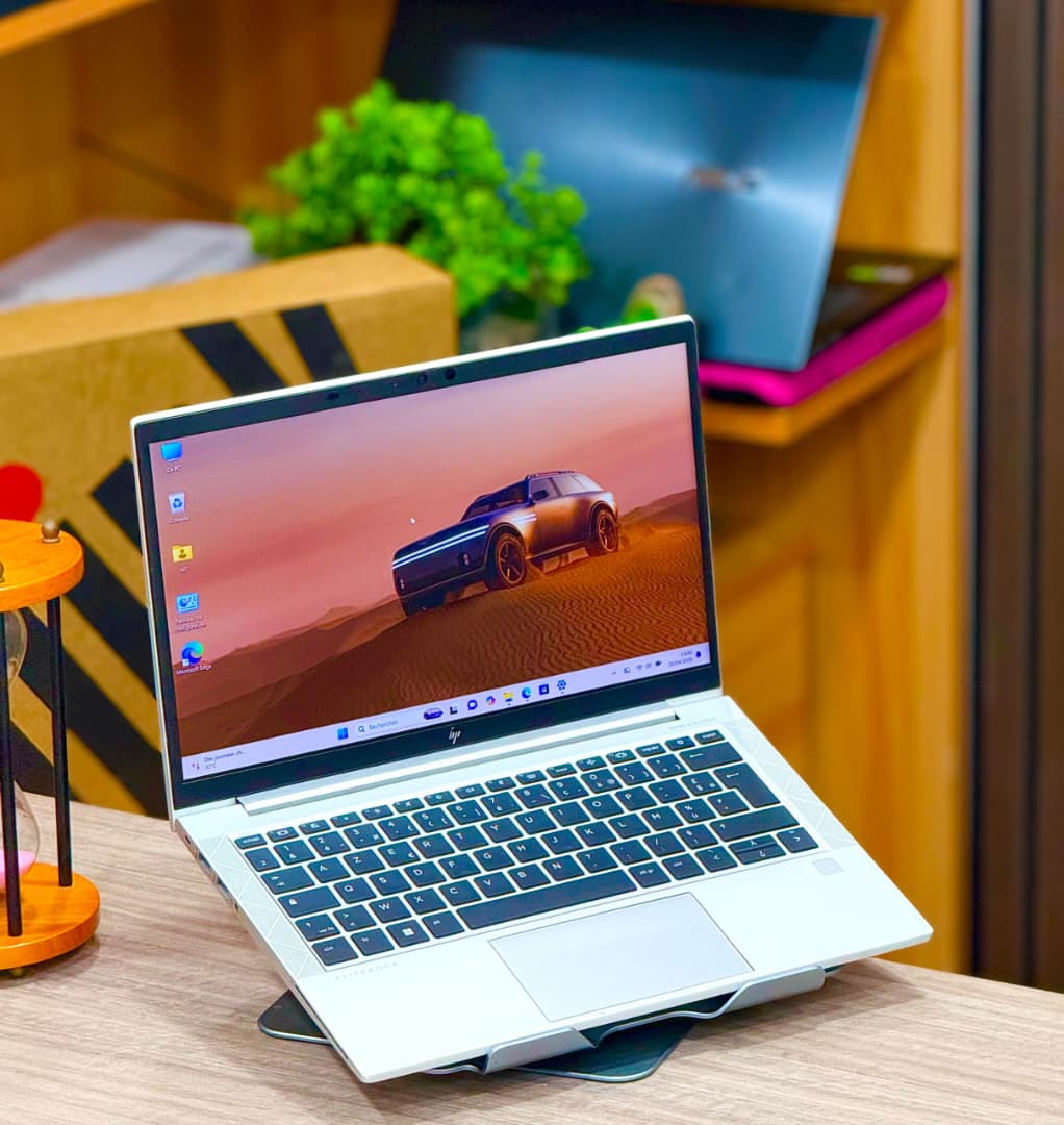 HP EliteBook 835 G8 Notebook PC Ryzen 5 PRO 5650U ( équivalent core i7)